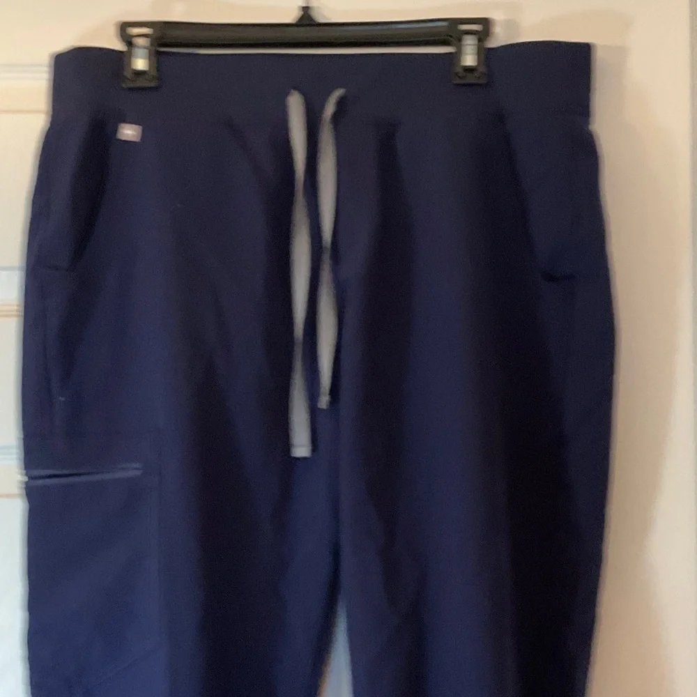 Figs Womens Scrub Top and Pants in Navy Blue with Gray Drawstring - Picture 2 of 7
